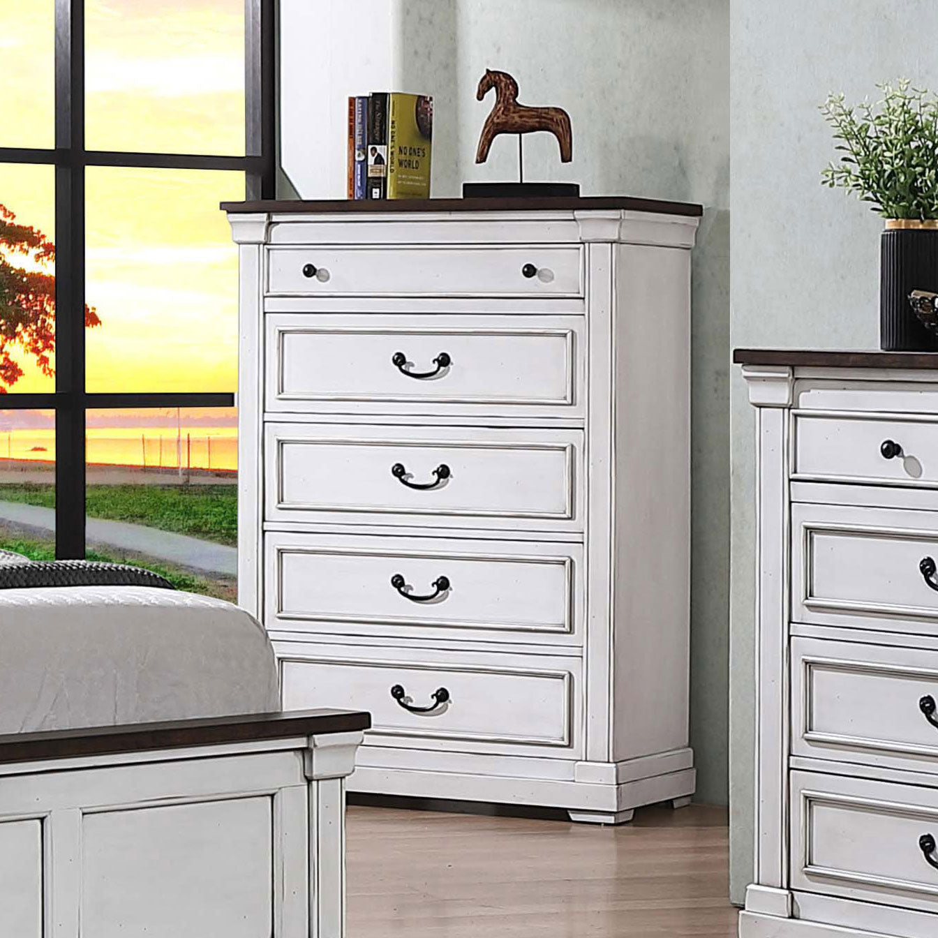 Hillcrest 5-drawer Bedroom Chest Distressed White